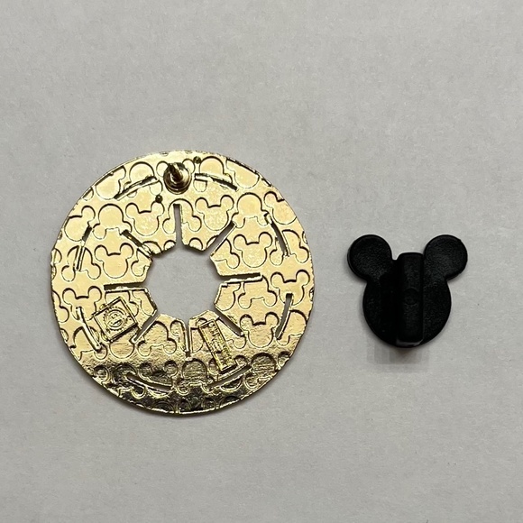 Star Wars Galactic Empire Republic Imperial Crest Blue Trading Pin - Picture 3 of 3